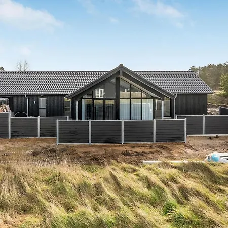 In Romo With Kitchen * Romo Kirkeby