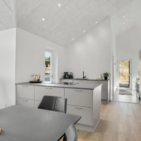 In Romo With Kitchen *